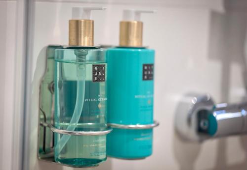 two bottles ofodorizers are sitting on a shelf at Appartement thématique: Nature Scandinave in Travers