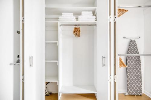 Ένα μπάνιο στο Tribeca Studio Indoor pool Great views NYC-185