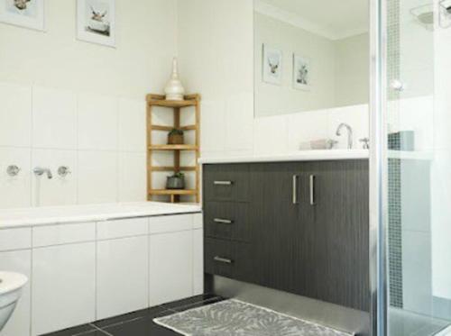 Ένα μπάνιο στο Little Bluebird Kuranjang 31min drive to MEL airport