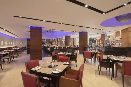Restaurace v ubytování Radisson Blu Plaza Delhi Airport