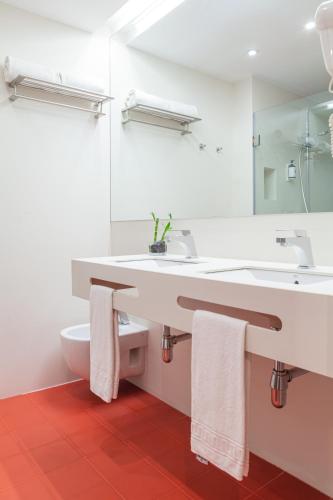 Ένα μπάνιο στο Hotel Maciá Granada Five Senses Rooms & Suites