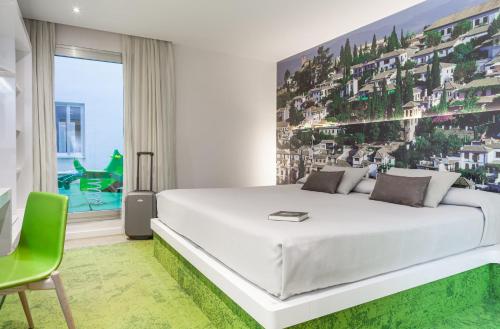 Ένα ή περισσότερα κρεβάτια σε δωμάτιο στο Hotel Maciá Granada Five Senses Rooms & Suites