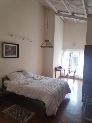 Postel nebo postele na pokoji v ubytování Dew Drops Cottage Coonoor By Lexstays