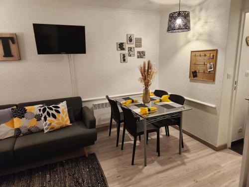 Ruang duduk di Vacances Cap Esterel Apartment - Agay