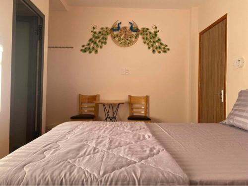 Postel nebo postele na pokoji v ubytování Nhà Nghỉ Ngọc Ánh