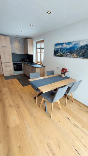 Una cocina o cocineta en Ferienwohnung Ida inkl SommerCard