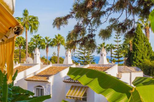 Benalgolf Lovely apartment in Benalmádena with Sea Views, Excellent WIFI connection, private Backyard with BBQ