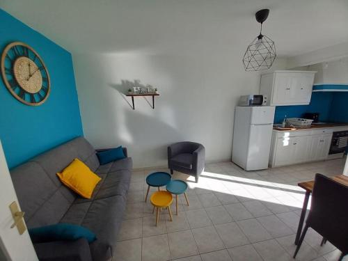 Kuchyňa alebo kuchynka v ubytovaní Appart 2/4 pers proche centre avec Balcon, Parking