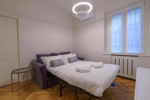 Posteľ alebo postele v izbe v ubytovaní PORTA VENEZIA-TRILOCALE-LUXURY con Wifi-Neflix