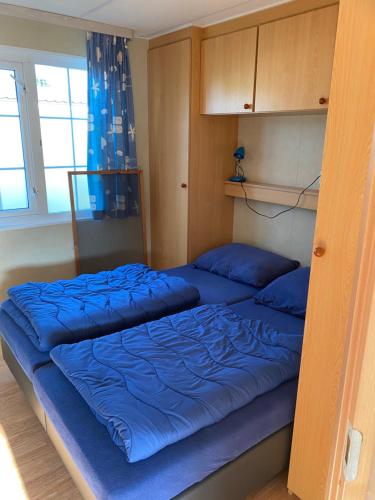Ένα ή περισσότερα κρεβάτια σε δωμάτιο στο Holiday park Duinhoeve