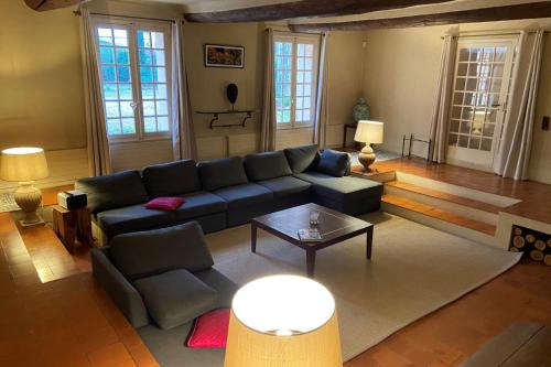 Authentic and spacious Provencal building – Photos 4