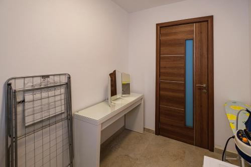 Un baño de Modern 3 bedroom Apartment in Luqa (Sleeps 6)