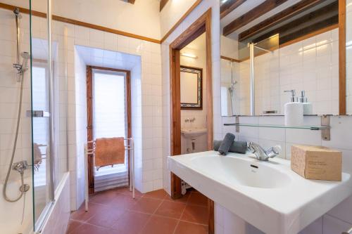 a bathroom with a sink and a shower at Sa Teulera de Sencelles in Sencelles