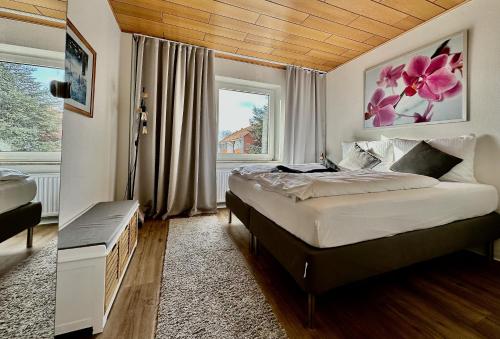a bedroom with a large bed and a window at Hotel Schultheiss Hameln in Hameln