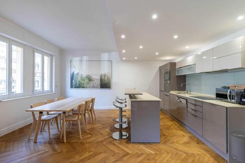 Zdjęcie z galerii obiektu Renovated apartment 80m2 6P - 2BR - Cannes Palm Be w Cannes