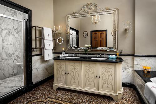 Koupelna v ubytování Hotel Danieli, Venice