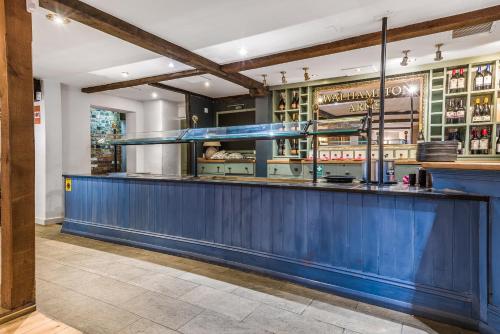 Ο χώρος του lounge ή του μπαρ στο The Walhampton Arms