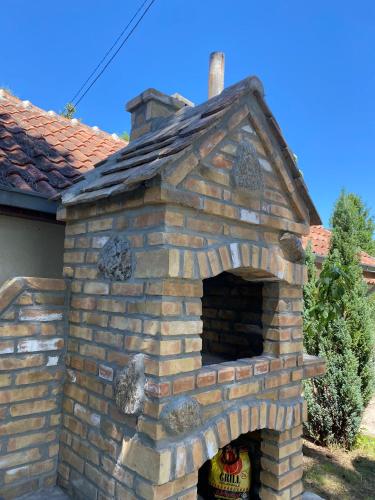 Το κτήριο όπου στεγάζεται  η παραθεριστική κατοικία
