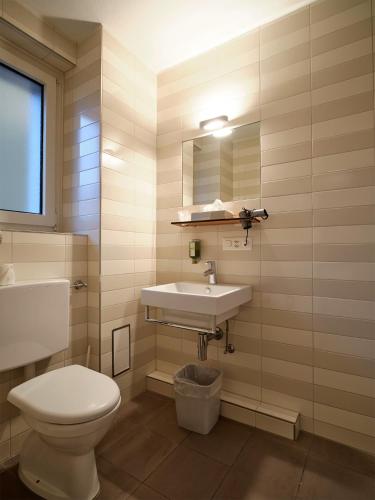 Koupelna v ubytování Hotel Astoria