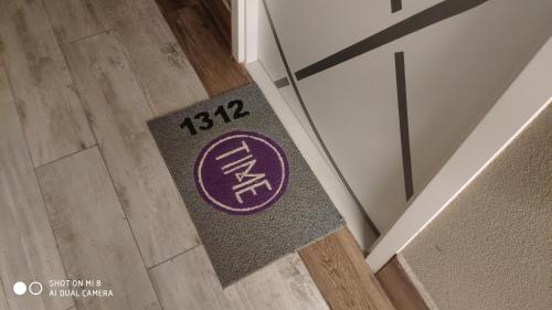 a welcome mat on the floor of a hallway at Studio Time 1312 - Luxo - Ponta Verde - Maceió-AL in Maceió
