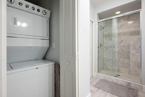 a bathroom with a shower and a sink and a toilet at Modern 1BR condo-5 min Bike ride to the beach in Naples