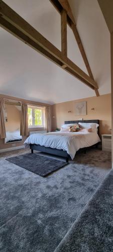 a large bedroom with a large bed in a attic at Walnut Tree View in Oxford