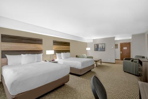 Ένα ή περισσότερα κρεβάτια σε δωμάτιο στο Days Inn & Suites by Wyndham Lindsay