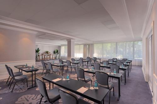 a dining room with tables and chairs in a room at Lisbon Marriott Hotel in Lisbon