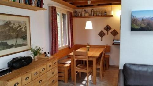 a dining room with a table in a tiny house at Chalet Hüsli in Giswil