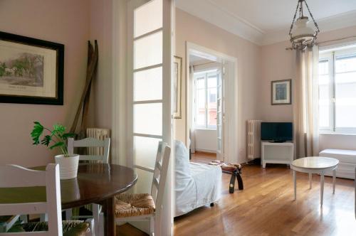 Hadrians Den in Heart of Plaka by JJ Hospitality