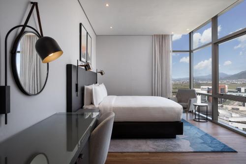 Katil atau katil-katil dalam bilik di Cape Town Marriott Hotel Crystal Towers