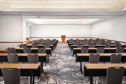 an empty room with desks and chairs in it at JW Marriott Indianapolis in Indianapolis