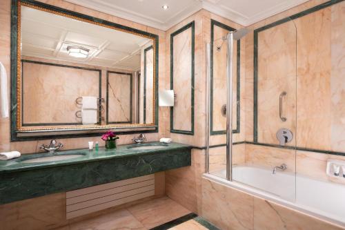 Ванная комната в The Westin Palace, Milan