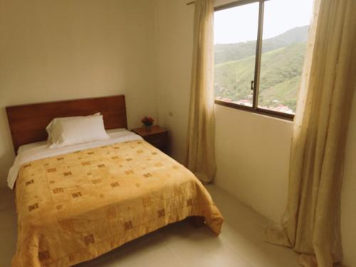 a bedroom with a bed and a window with a view at Suite Bellavista en Piñas in Piñas