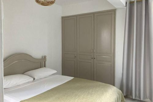 Un ou plusieurs lits dans un hébergement de l'établissement La Péninsule - Town Apartment No. 3