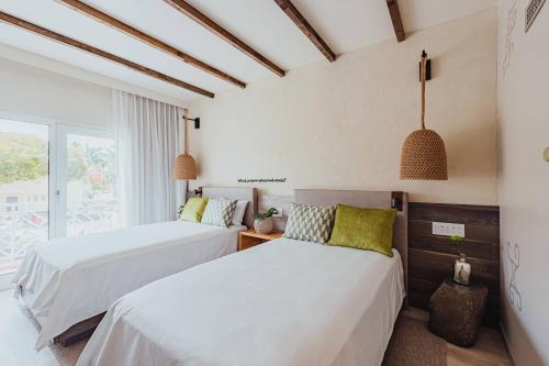 Cama ou camas em um quarto em Renaissance Wind Creek Aruba Resort