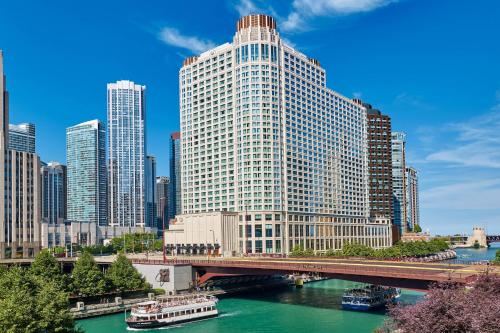a tall building with a bridge over a river at Sheraton Grand Chicago Riverwalk in Chicago