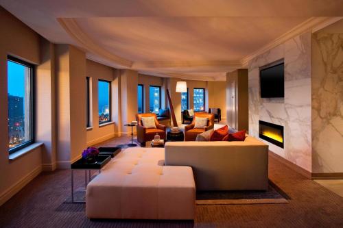 Sheraton Grand Chicago Riverwalk Image