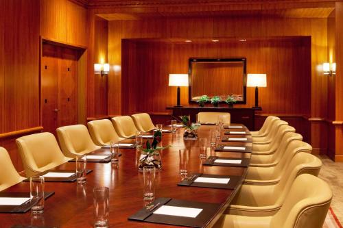 Kawasan bisnes dan/atau bilik persidangan di Sheraton Grand Chicago Riverwalk