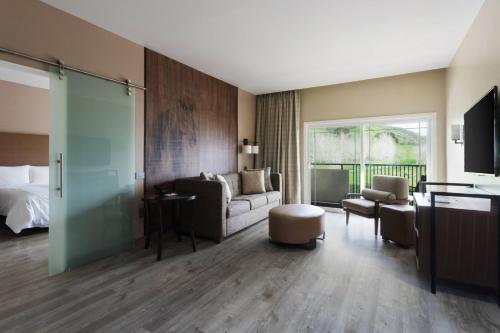 Кровать или кровати в номере Santa Ynez Valley Marriott