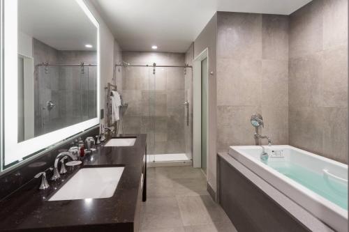 Ванная комната в Santa Ynez Valley Marriott
