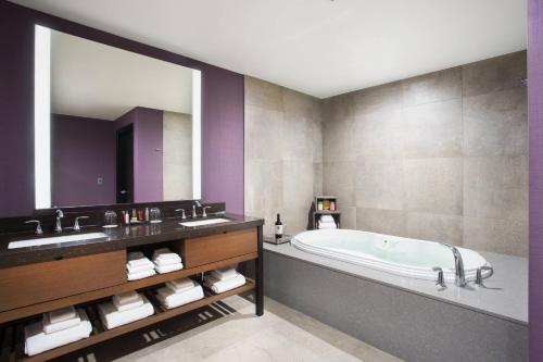 a bathroom with a tub and a large mirror at Santa Ynez Valley Marriott in Buellton