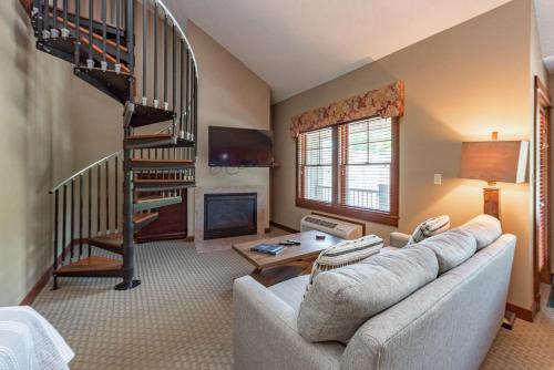 A304 Studio & Loft Standard View – Photos 2