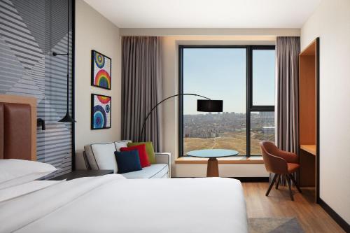 Ένα ή περισσότερα κρεβάτια σε δωμάτιο στο Sheraton Istanbul Esenyurt