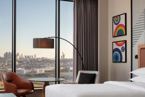 Ένα ή περισσότερα κρεβάτια σε δωμάτιο στο Sheraton Istanbul Esenyurt