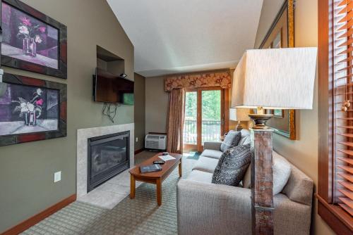 A318 One Bedroom & Loft Standard View – Photos 3