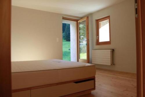 Postel nebo postele na pokoji v ubytování Maiensäss La Scera Val Poschiavo