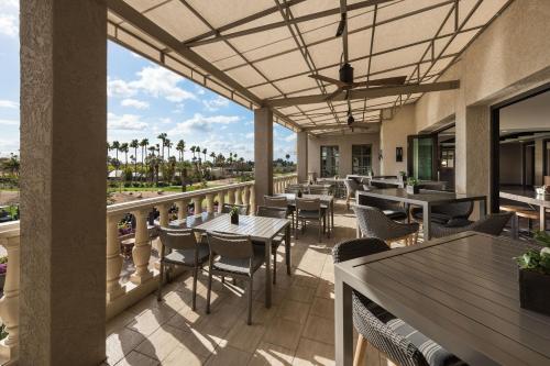 The Canyon Suites at The Phoenician, a Luxury Collection Resort, Scottsdaleにあるレストランまたは飲食店