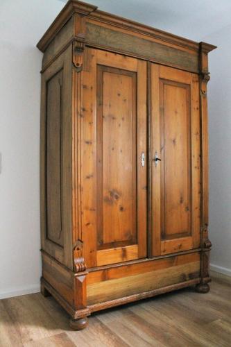 a wooden cabinet sitting on top of a floor at Appartement Gensungen in Felsberg
