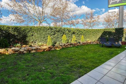 One Bedroom Apartment in Albur Village 1H